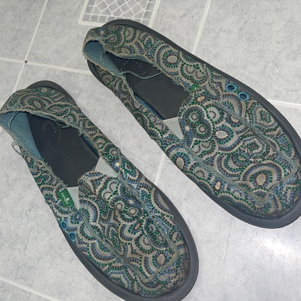 SANUK